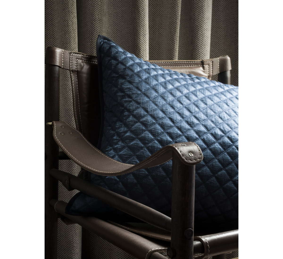 Подушка Opera Quilted  - Sapphire De Le Cuona, стоимость 51 000 руб.  Фотография 2